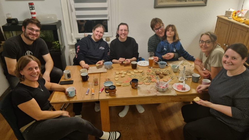 PSV Koalas beim dekorieren der Kekse